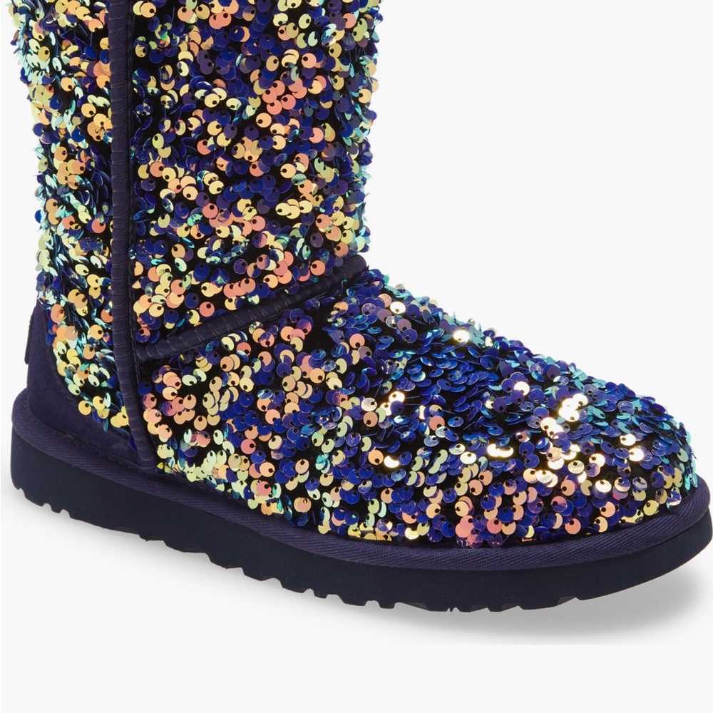 UGG® Classic Stellar
Sequin (Medallion Multi Color), Size 7, but fits Size 8